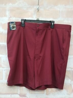 NWT Roundtree & Yorke Men’s Burgundy Flat Front Shorts Size 46
